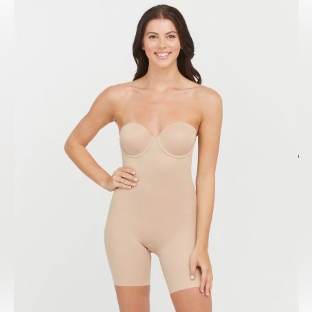 ASSETS by SPANX Women's Flawless Finish Strapless Cupped Midthigh Bodysuit
